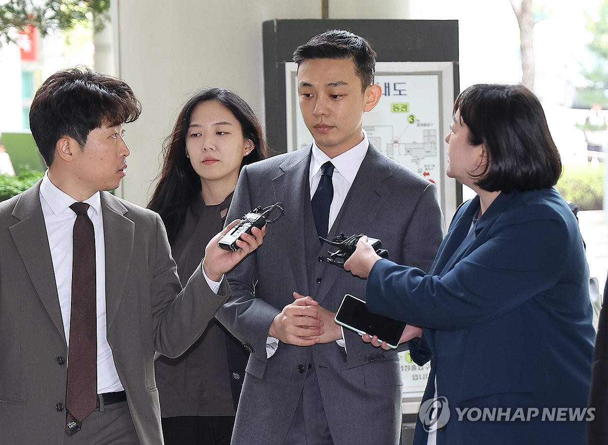 '유아인 프로포폴 불법 처방' 의사들 징역형 집유·벌금