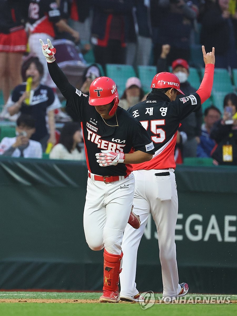 최정, 9회 동점포로 KBO 통산 홈런 공동 1위…SSG, KIA에 역전승