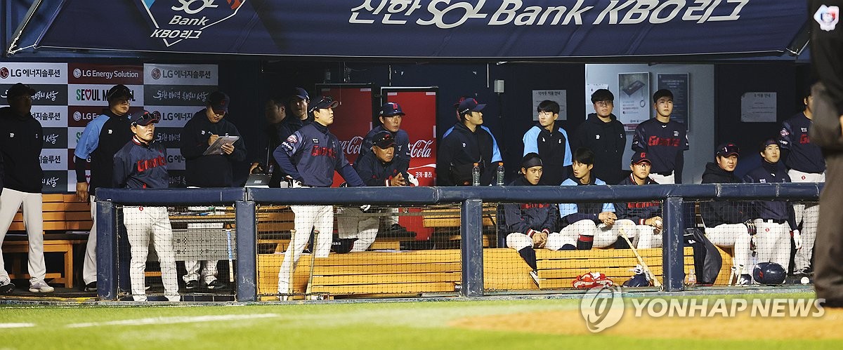 '해체 직전 쌍방울'보다 약한 롯데 득점력…반등 실마리 있나