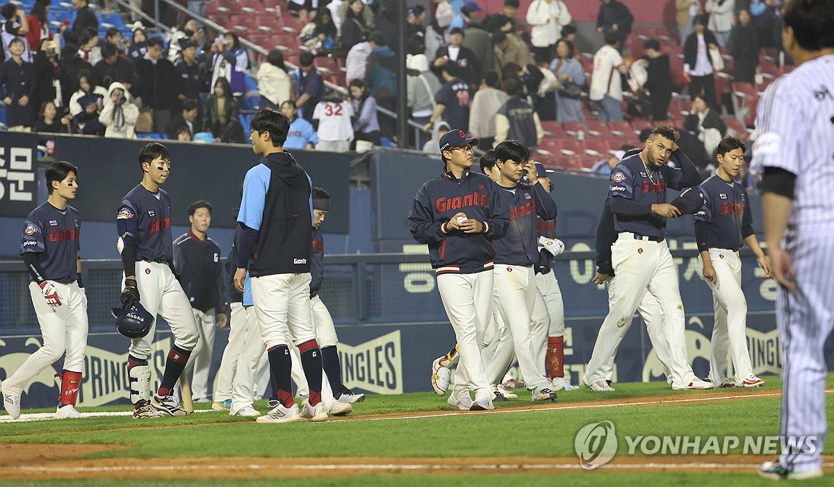 '해체 직전 쌍방울'보다 약한 롯데 득점력…반등 실마리 있나