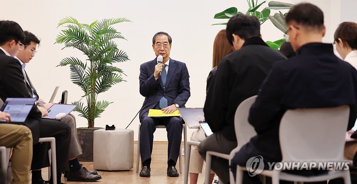 한총리 "尹-이재명 회담 열려있어…개인에 지원금은 경계해야"(종합)