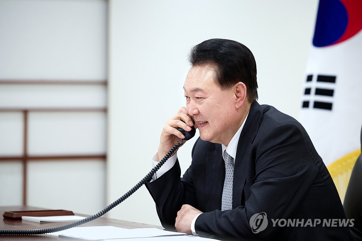 尹대통령, 기시다와 통화…"한일·한미일 협력으로 역내평화"(종합)