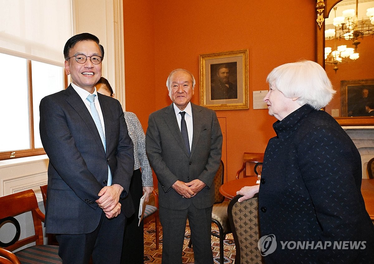 처음 머리 맞댄 한미일 재무수장…원엔 절하·中과잉생산 공감대(종합)