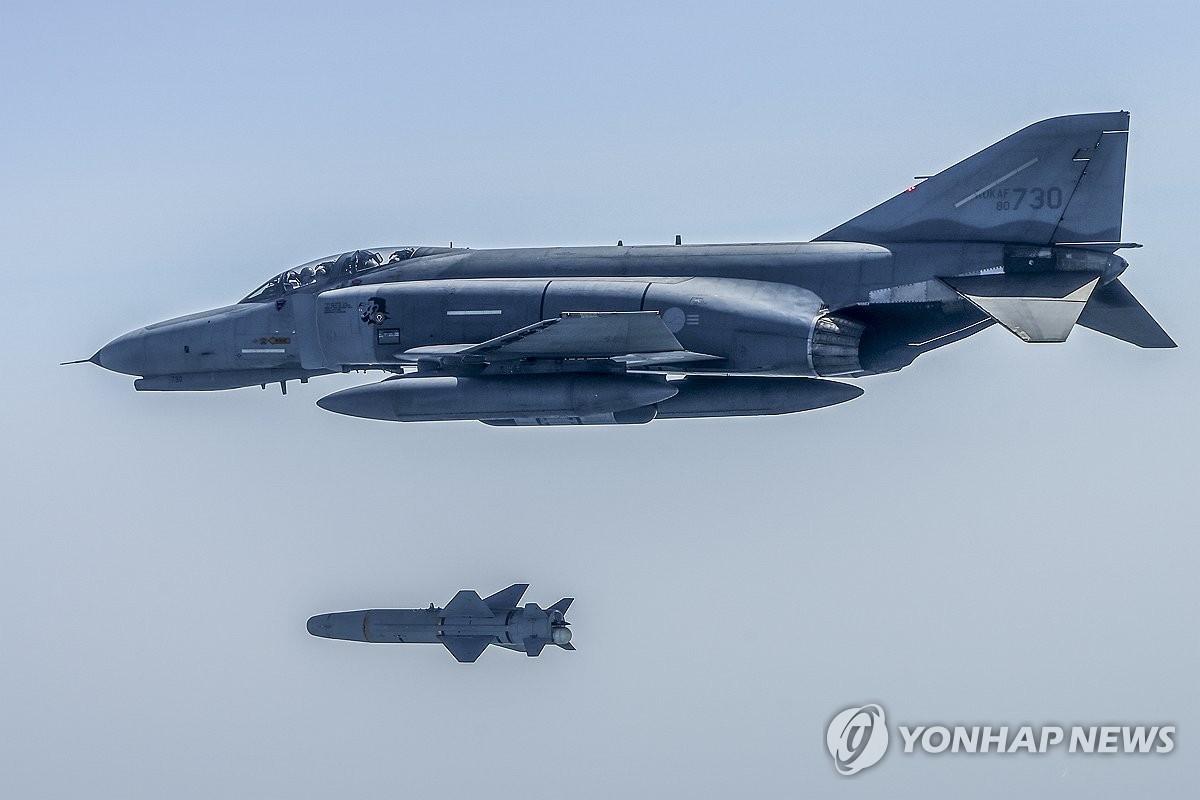 F-4E 팬텀 고별 실사격훈련…'팝아이' 미사일도 역사 속으로