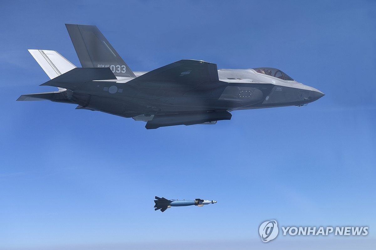 북, 동해상으로 단거리 탄도미사일…600mm 초대형 방사포 가능성(종합)