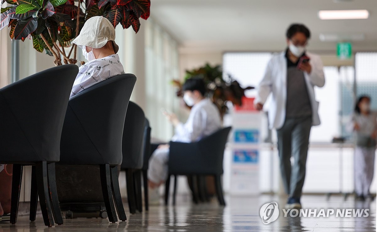 의대교수들 "25일부터 예정대로 사직"…정부 "흔들림없다"(종합2보)