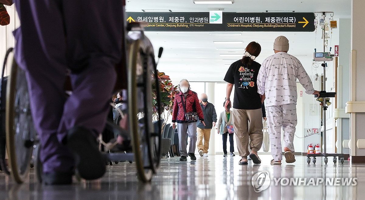 의대교수 "사직·휴진" 압박…정부는 "의료개혁 흔들림 없다"(종합)