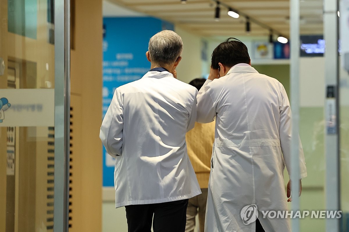 서울의대교수들, 30일 진료 전면 중단…비대위 수뇌부 사직키로