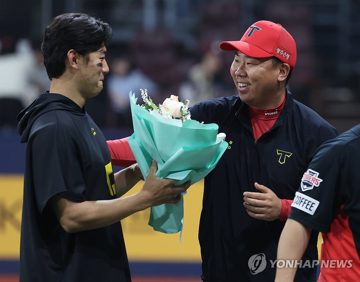 'KBO 첫 월간 10홈런-10도루' 김도영 "내 기록, 내가 넘겠다"