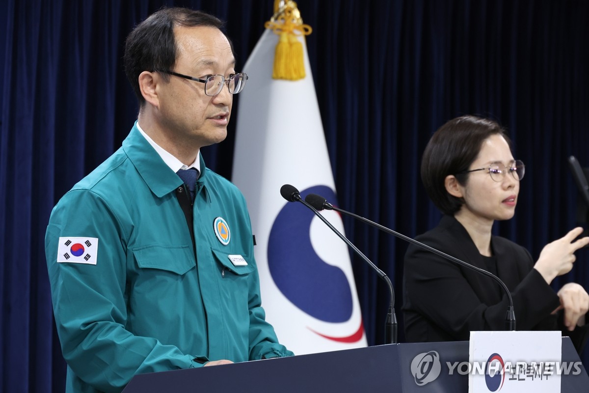 "의대교수 환자곁 지켜달라…제출된 사직서 소수이며 수리 없어"(종합)