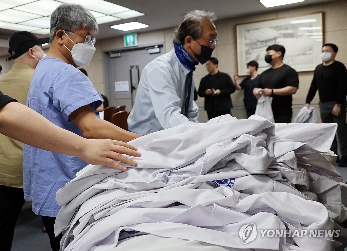 [속보] 정부 "의사들과 일대일 대화할 의지 있어…회피 말아야"