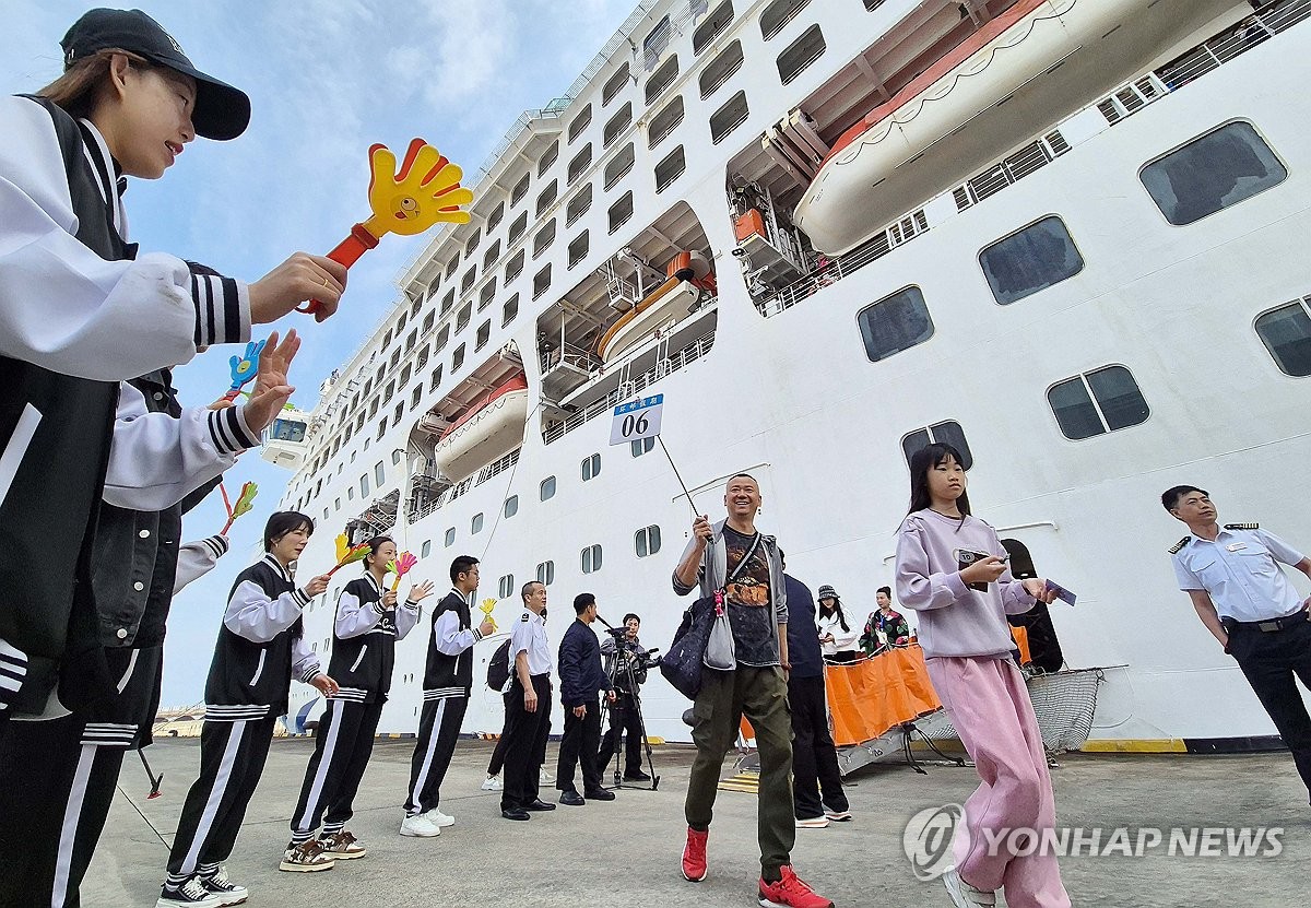 [마켓톺] 중국 모멘텀 살아나나…겹호재에 화장품株 '후끈'