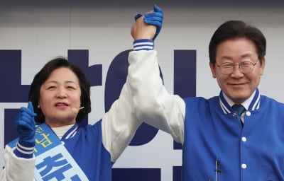 추미애 손잡은 이재명 "한국, '북한보다 못한 국가' 됐다" 