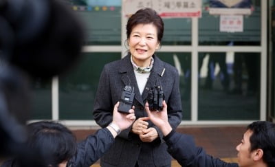 박근혜 전 대통령 "국민들 소중한 한 표 행사하셨으면"