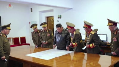 김정은, 총선 당일 '서울 지도' 펼쳐놓고 '전쟁 준비' 강조