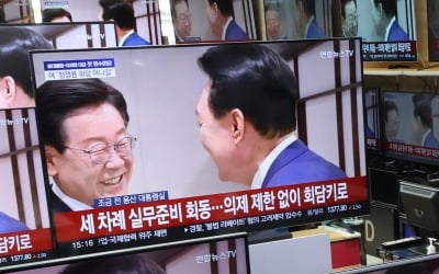 李 원고 낭독에 표정 굳어진 尹…신평 "나름 예의 갖췄다"