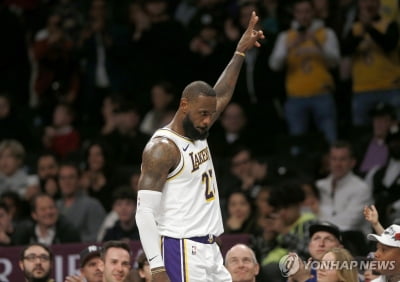 NBA 제임스, 3점슛 9개 포함 40점…레이커스, 브루클린 제압
