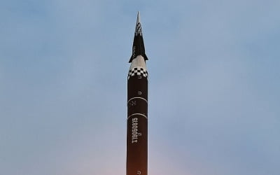 북한 "신형 중장거리 극초음속 미사일 시험발사 성공"