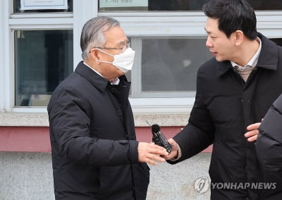 "대장님은 큰 거"…조우형, 박영수 '대장동 주택약속' 정황 증언