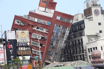 [대만강진 르포] "관광객 몰릴 청명절 연휴인데…"무너진 건물에 화롄시민들 낙담