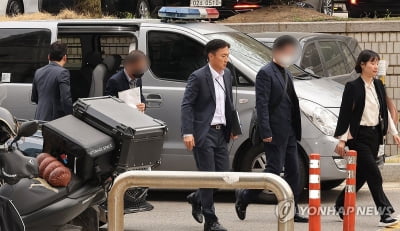 'LH 아파트 감리입찰서 뇌물' 심사위원 4명 1시간반 구속심사(종합)