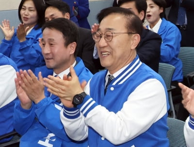 [당선인 인터뷰] 3선 김윤덕 "민주주의 되살리라는 명령 이행할 것"