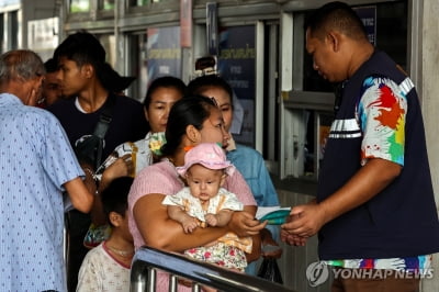 태국 국경지역 미얀마인 대거 피란…"미얀마군·반군 대화하라"