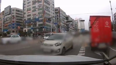 신호위반 차량만 노려 '꽝'…2억원대 뜯어낸 일당 검거