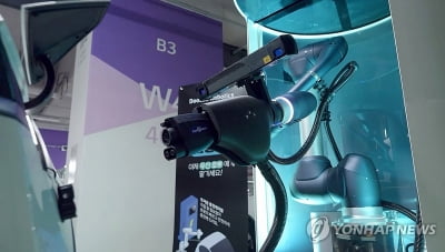 두산로보틱스·LG전자, 로봇 활용 전기차 자동충전 시범 운영