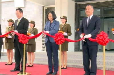 대만 현직·차기 국방장관, 차이잉원 총통과 나란히 군부대 방문