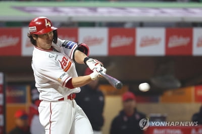 최정, 9회 동점포로 KBO 통산 홈런 공동 1위…SSG, KIA에 역전승