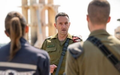 이스라엘군 총장, '애로' 방공부대 방문…"철통 경계에 박수"