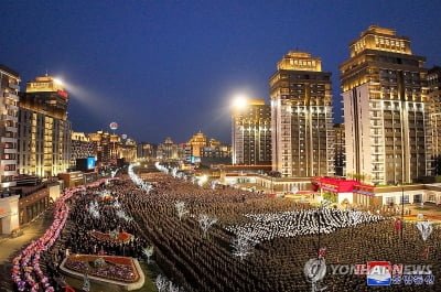 평양에 1년만에 또 '뉴타운'…김정은, 화성지구 2단계 준공식 참석