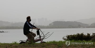 사흘째 황사…내일 돼야 대기질 '보통' 회복