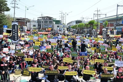 동두천 시민 '뿔났다'…미 2사단 앞에서 총궐기대회