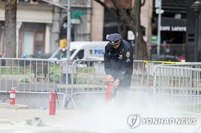 [2보] 트럼프 재판 뉴욕법원 밖에서 남성 분신…병원 이송