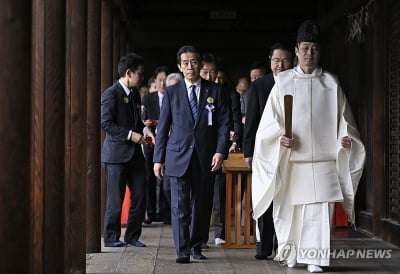 정부, 日의원 야스쿠니 집단참배에 "반성을 행동으로 보여라"