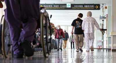 의대교수 "사직·휴진" 압박…정부는 "의료개혁 흔들림 없다"