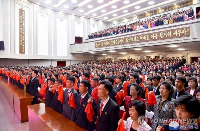 북, '빨치산' 창건일 맞아 "김정은 사상·숨결·보폭 함께해야"