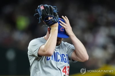 "이 글러브 안 됩니다"…MLB 투수, 성조기 붙이고 나왔다가 제지