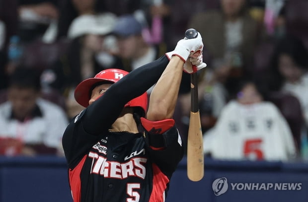 KIA 김도영, KBO 최초 '월간 10홈런-10도루' 진기록 달성