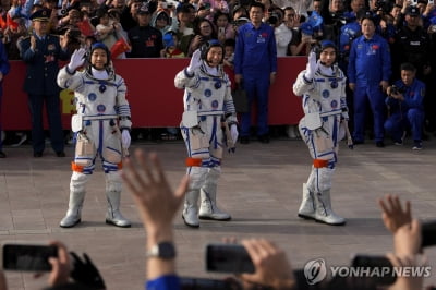 中, 유인우주선 선저우 18호 발사…우주정거장 완공 후 세 번째