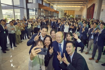 한화 김승연, 이번엔 금융계열사 찾아 "그레이트 챌린저 되자"