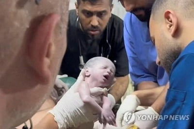 죽어가는 엄마에서 태어난 가자지구 아기 나흘만에 사망