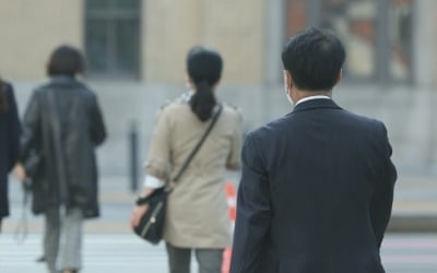 '근로자의날' 직장인 4명중 1명 출근…근무자 37% "수당 못받아"