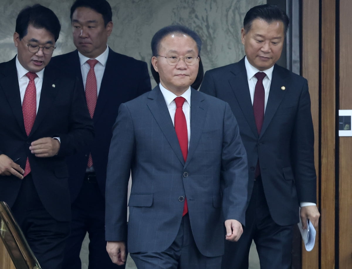 윤재옥 국민의힘 원내대표 겸 당 대표 권한대행이 23일 서울 여의도 국회에서 열린 원내대책회의에 참석하고 있다. / 사진=뉴스1