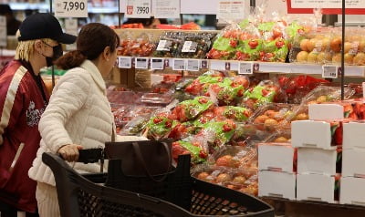 사과 값 폭등하는데…IMF "식품 인플레, 금리로는 못잡는다"