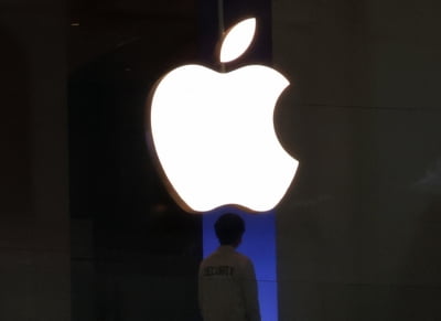 더 얇은 아이폰 나오나…"애플, 슬림 아이폰 개발 중"