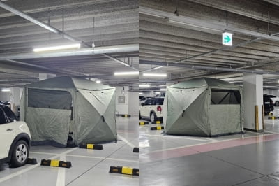 주차장 2칸 차지한 대형 텐트…"침낭에 모기향 흔적도" 분노