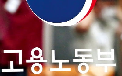 SNS엔 명품·외제차 도배…청년들 월급 '15억'은 '나몰라라'